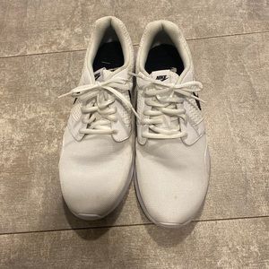 Lightly worn Nike tennis shoes